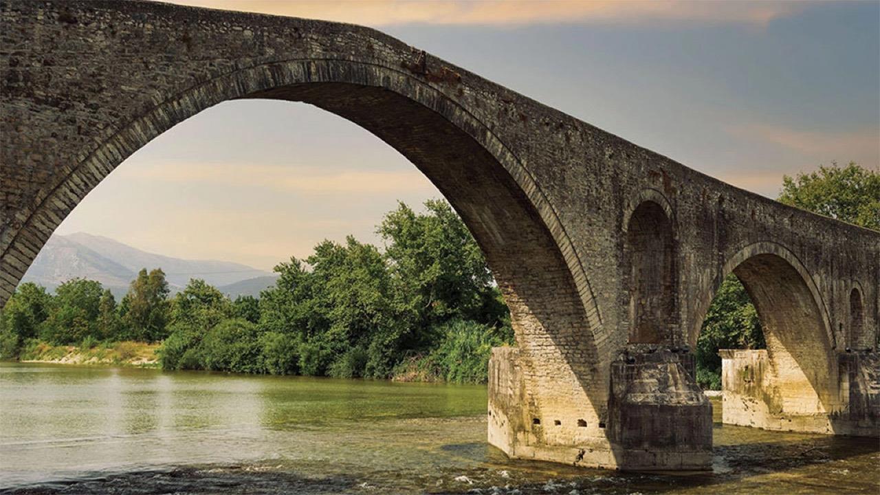 «Ο Πρωτομάστορας» του Μανώλη Καλομοίρη  στο Δημοτικό Θέατρο Ολύμπια