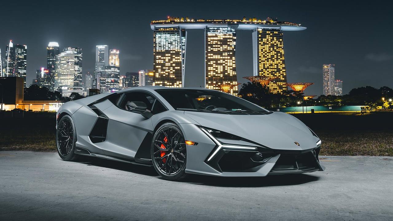 Νέα Lamborghini Revuelto: Επιδόσεις και οδηγική απόλαυση