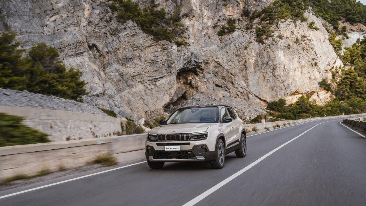 Το Jeep Avenger αξιοποιεί τα οφέλη της ήπιας υβριδικής τεχνολογίας