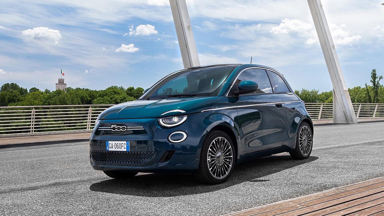 Χαμηλότερες τιμές για το best-seller ηλεκτρικό Fiat 500e