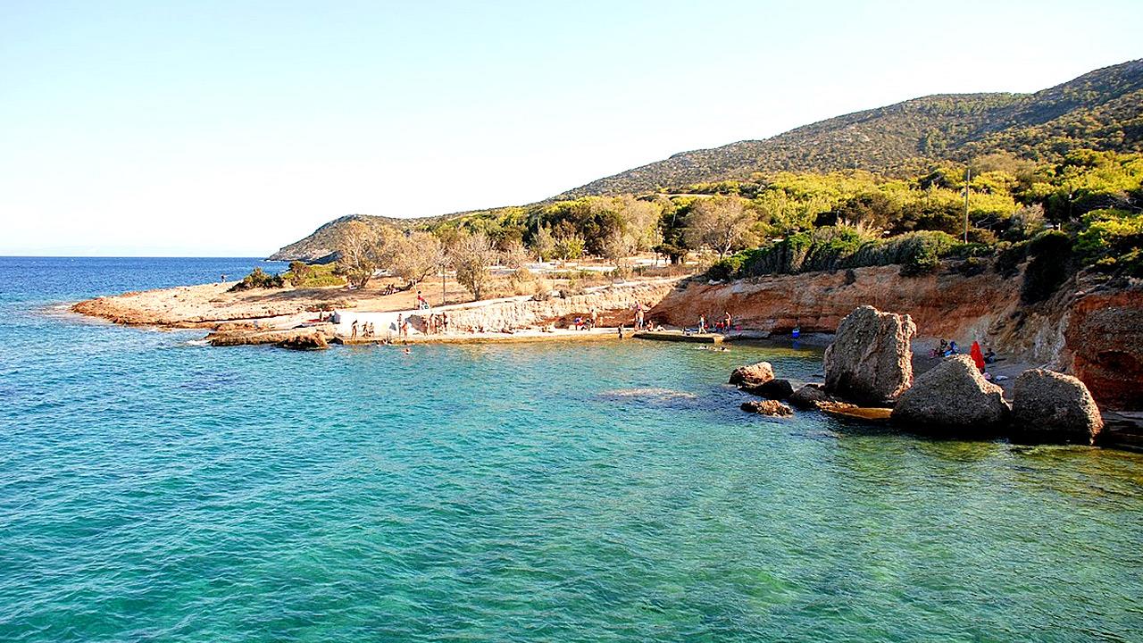 Η Μικρή Χαμολιά θα γίνει η νέα αγαπημένη σου παραλία στην Αττική