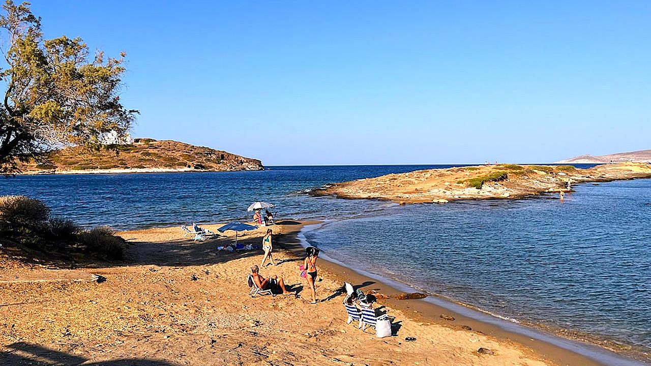 Το ήξερες ότι έχουμε στην Αττική παραλία που λέγεται Χρυσό Φεγγάρι;