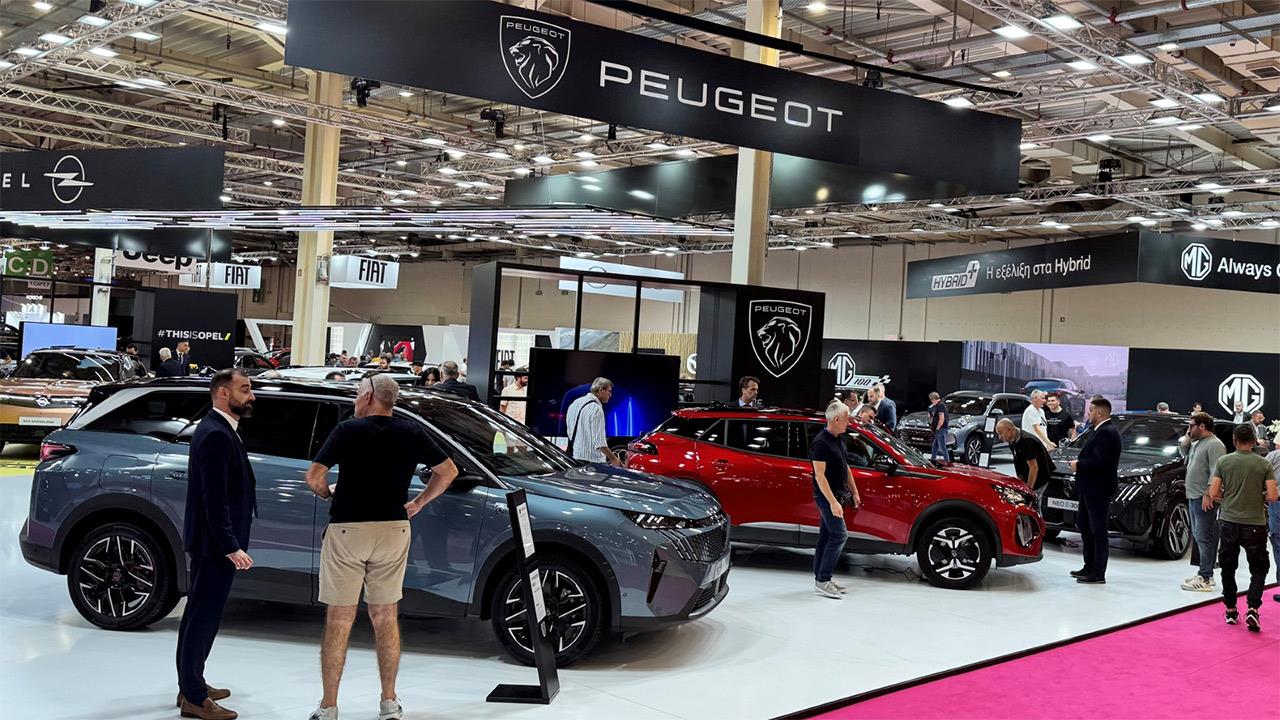 Γιατί όλοι κοιτάζουν τα μοντέλα της Peugeot;