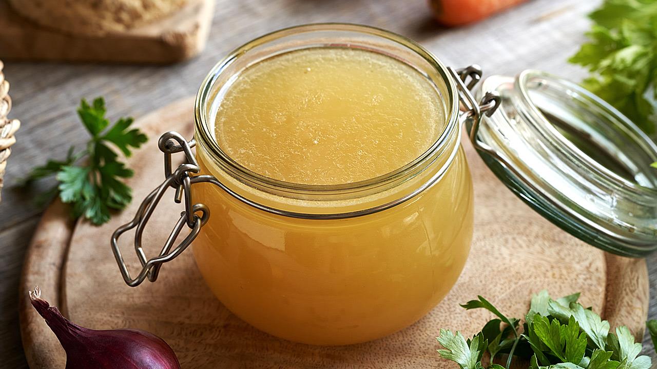 Ζωμός οστών (bone broth): Ένας θησαυρός υγείας και γεύσης