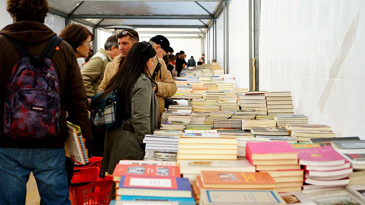 Το Παζάρι Βιβλίου επιστρέφει στην Πλατεία Κλαυθμώνος