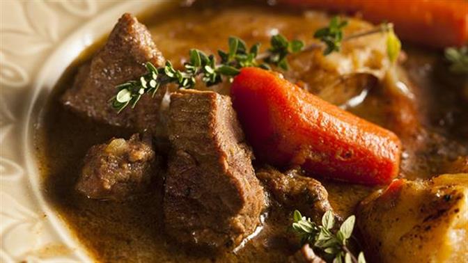 Αυτές οι slow cooked συνταγές είναι ό,τι πρέπει για τώρα