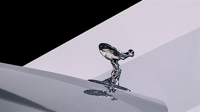 Η Rolls-Royce επανασχεδίασε το εμβληματικό της σήμα Spirit of Ecstasy