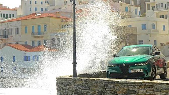 Σαγηνευτική συντροφιά στο ελληνικό καλοκαίρι