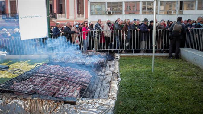 Ξεκίνησε το τσίκνισμα στη Βαρβάκειο