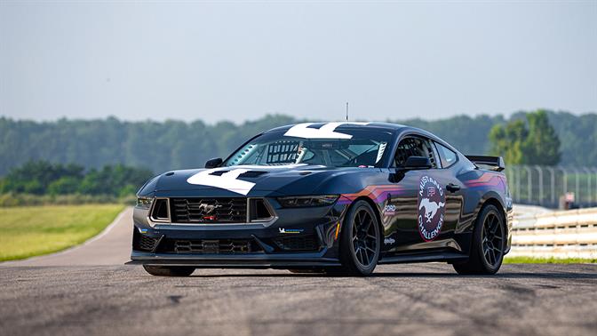 Η Ford Mustang Dark Horse R αποδίδει πάνω από 500 ίππους