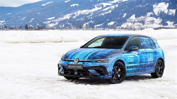 Ντριφτ στον πάγο με το ανανεωμένο VW Golf R