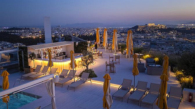 Το Vertigo Pool & Sunset Bar αγναντεύει την Αθήνα από την ταράτσα του St. George Lycabettus