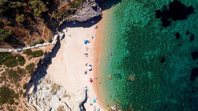 Οι καλύτερες παραλίες της Αττικής όταν φυσάει βοριάς