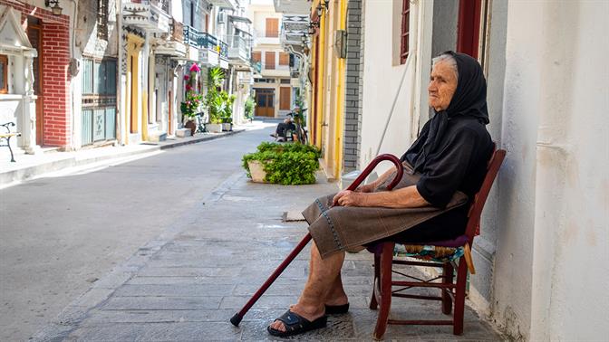 Γιατί φορούσαν οι γιαγιάδες μας μαντήλες;